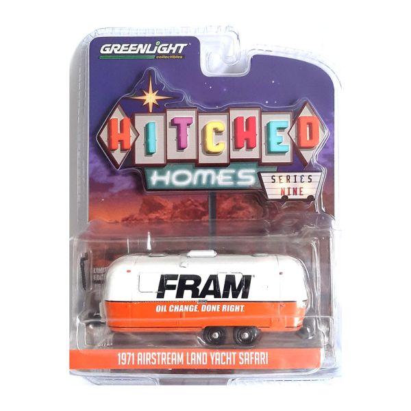 Greenlight 34090-B Airstream Land Yacht Safari &quot;FRAM&quot; weiss/orange - Hitched Homes 9 Maßstab 1:64 Wo