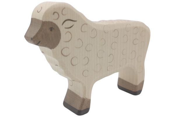 Holztiger Schaf stehend