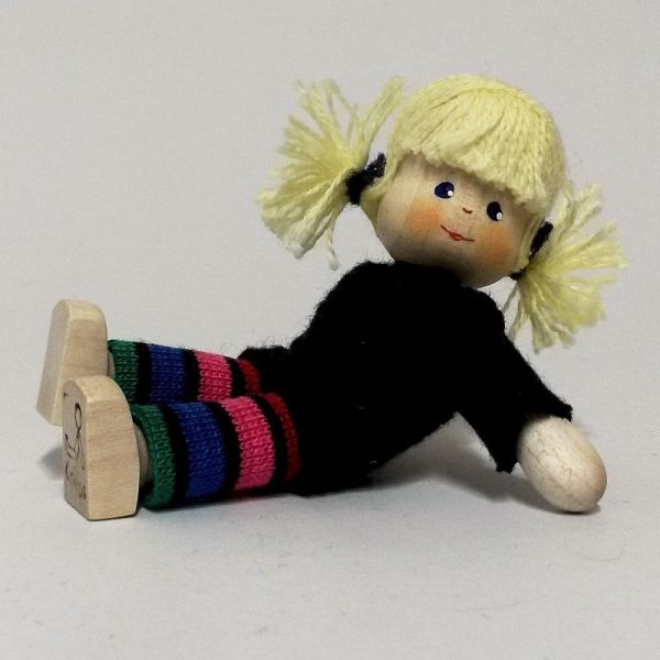 Anne Krebs 150-1 Puppe Mädchen Pullover dunkelblau Hose gestreift Haare blond 1:12 für Puppenhaus Ho