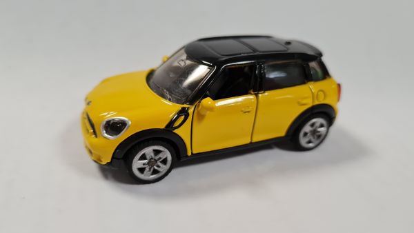 gebraucht! Siku 1454 Mini Cooper S Countryman gelb - ganz leicht bespielt