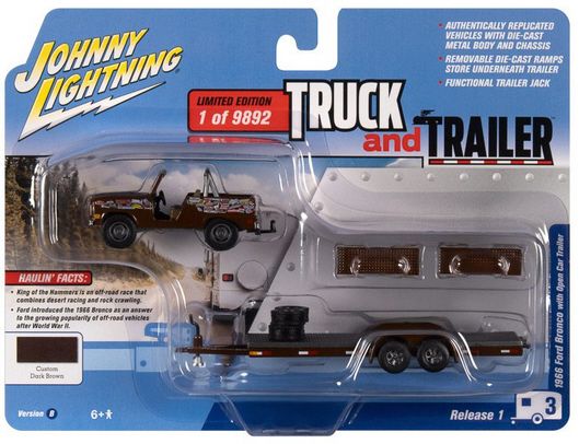 Johnny Lightning JLBT016B-3 Ford Bronco 1966 mit Autoanhänger braun Truck & Trailer 2022 R1 Maßstab