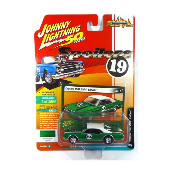 Johnny Lightning JLSF013B-3 Custom Oldsmobile Cutlass grün metallic - Spoilers Maßstab 1:64 Modellau